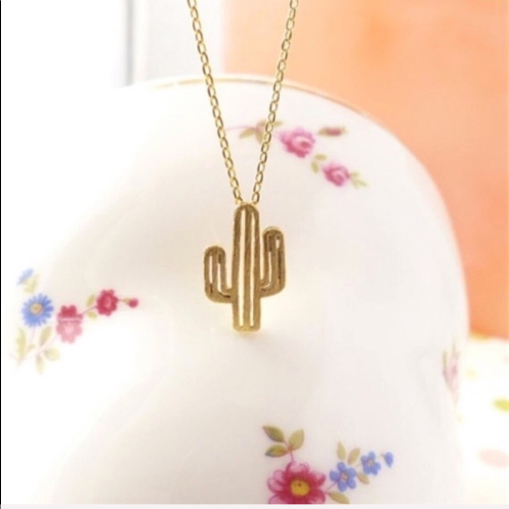 ⭕️Sold⭕️Cactus Dainty Gold Pendant Necklace